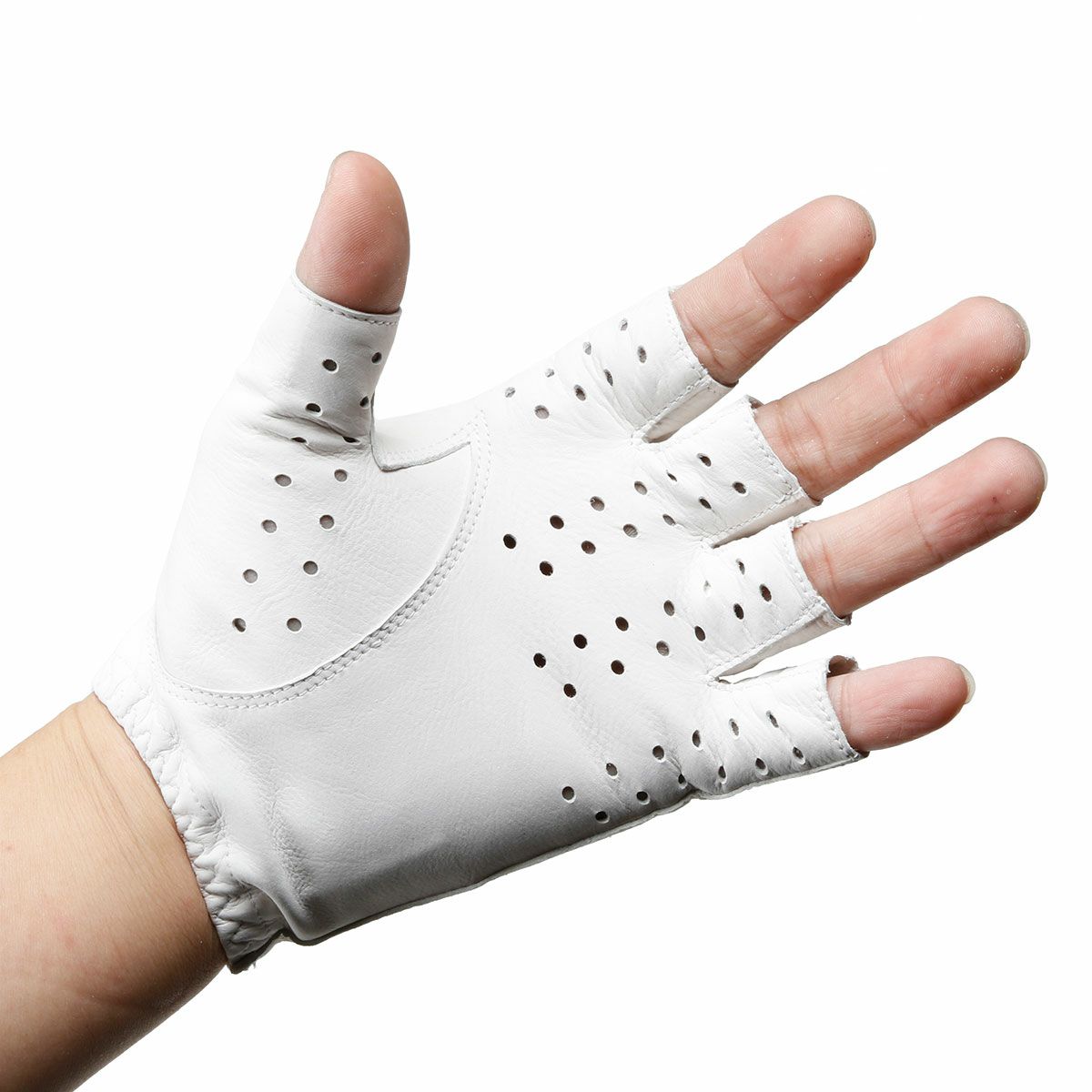 Alta Classe｜カウヌバック ドライビンググローブ｜ハーフ｜ホワイト｜モデル着用