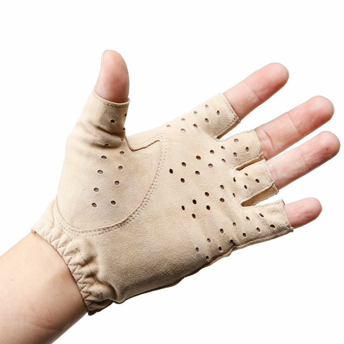 Alta Classe｜シープスエード ドライビンググローブ｜ハーフ｜ベージュ｜モデル着用