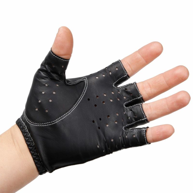 Alta Classe｜キッドレザー ドライビンググローブ｜ハーフ｜ブラック｜モデル着用