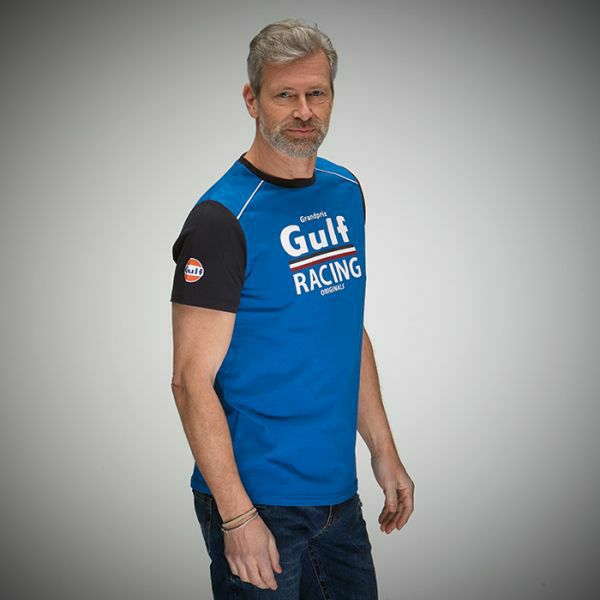 GULF｜ガルフ レーシング Tシャツ｜ミッドブルー｜モデル着用