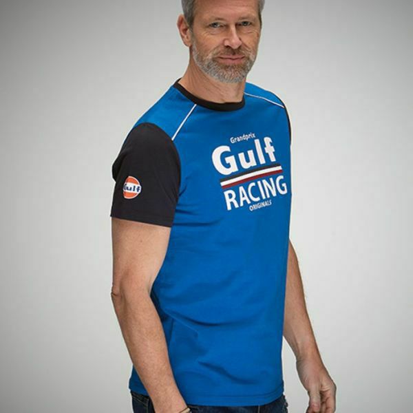 GULF｜ガルフ レーシング Tシャツ｜ミッドブルー｜モデル着用