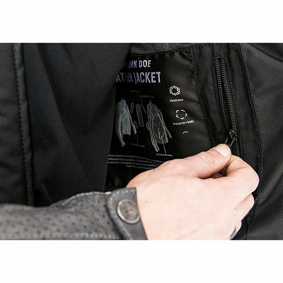 John Doe｜ストーム レザージャケット｜グレー｜モデル着用