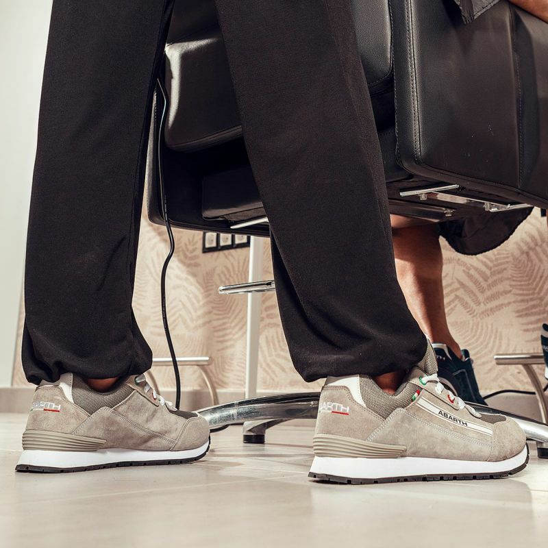 Abarth｜アバルト Competizione シューズ｜スニーカー｜グレー｜モデル着用
