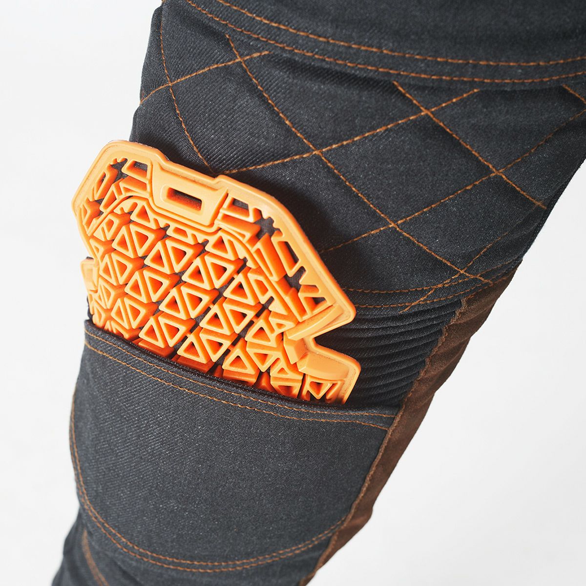 Fuel Motorcycles｜ウーマン サージェント ワックスド｜その他パンツ｜インディゴ｜着用