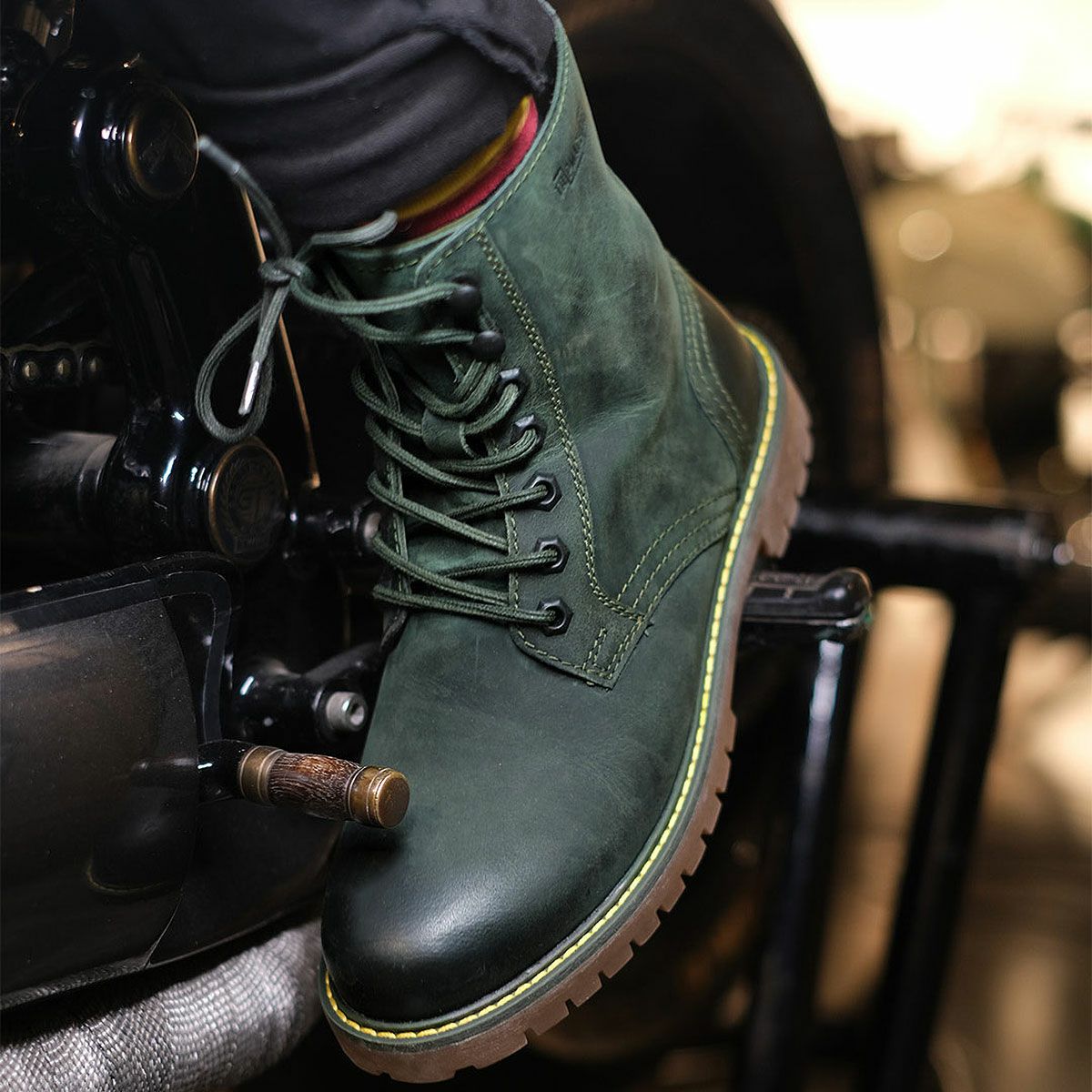 Trip Machine｜ブーツ ダービー｜ブーツタイプ｜フォレストグリーン｜モデル着用