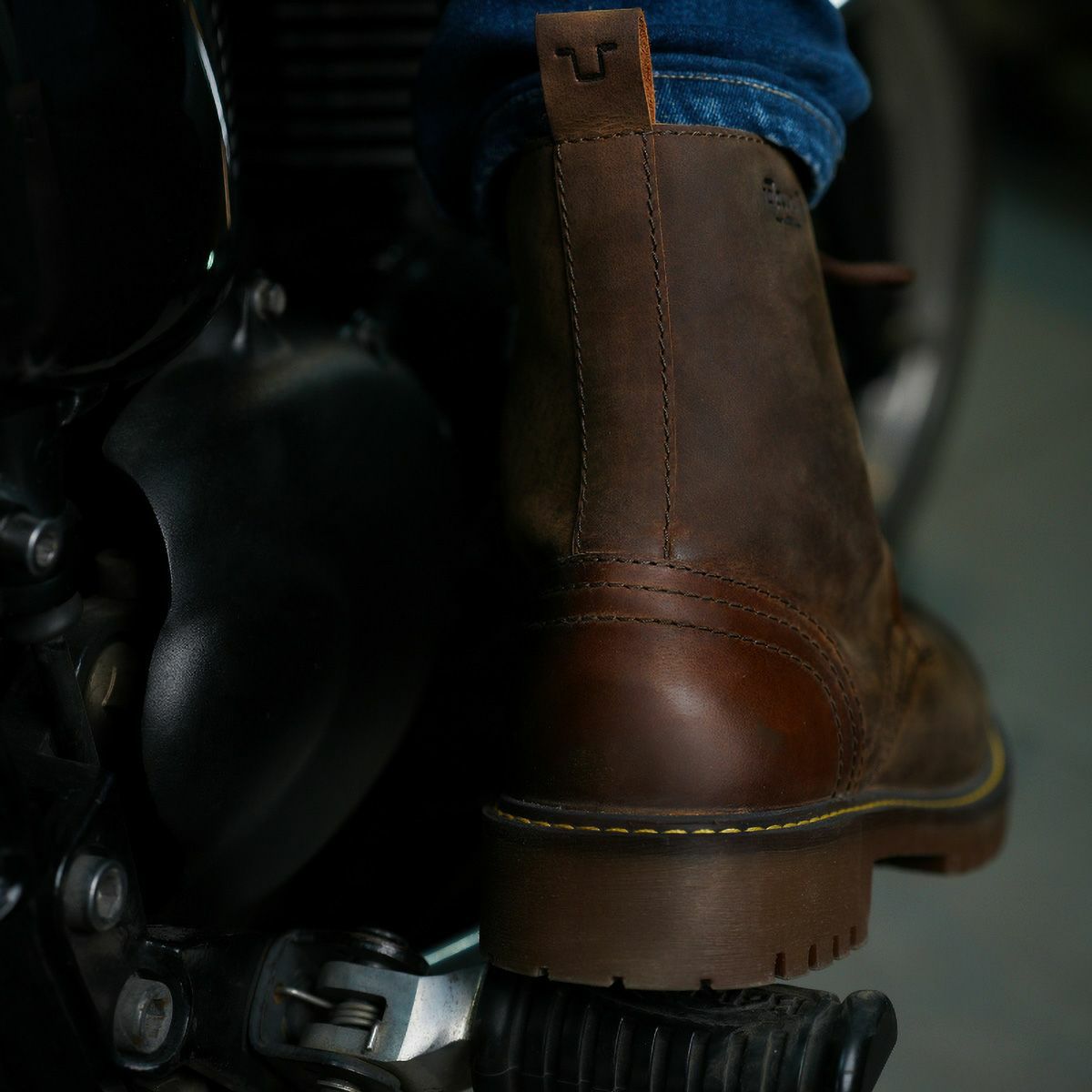 Trip Machine｜ブーツ ダービー｜ブーツタイプ｜ラスティラングラー｜モデル着用