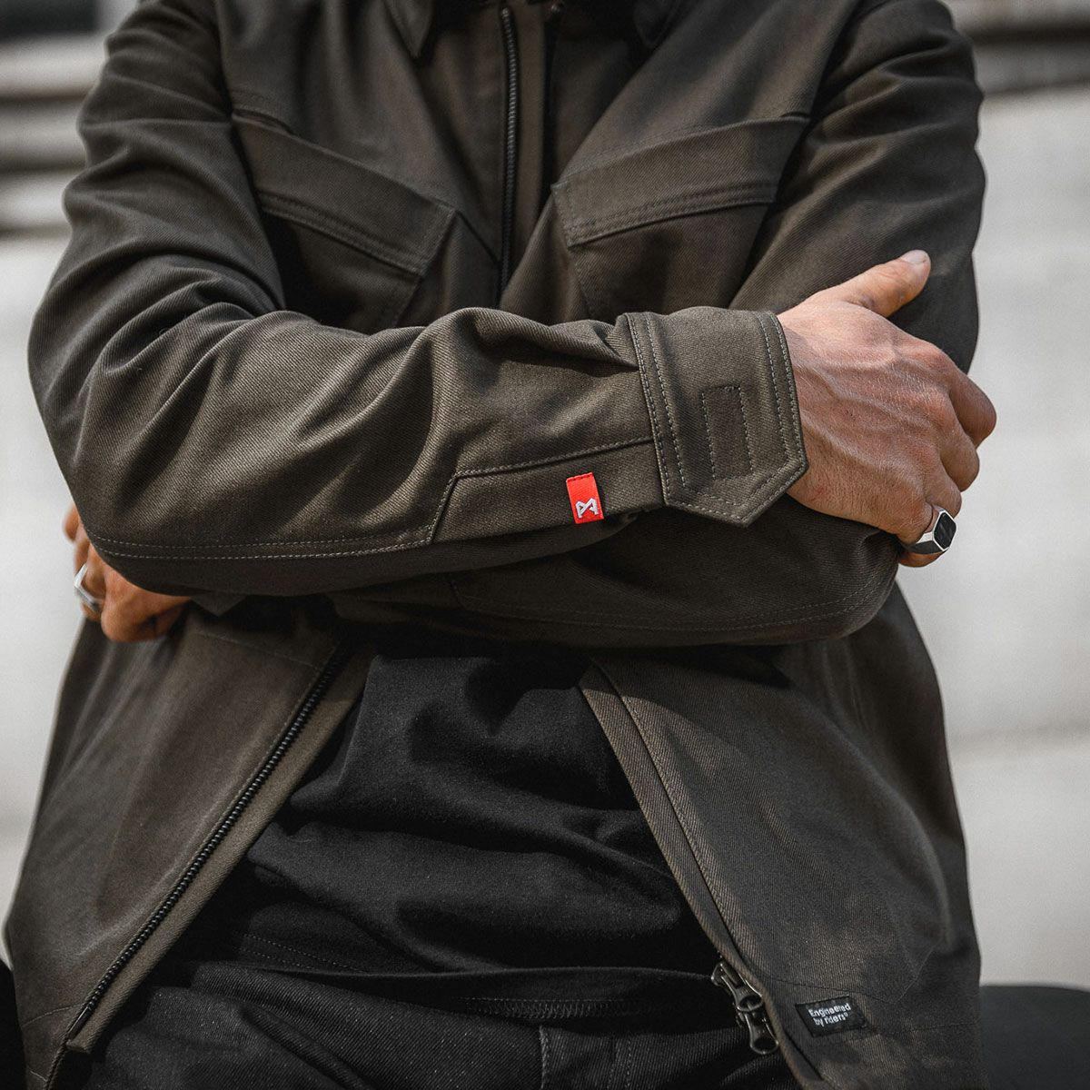 PANDO MOTO｜カポ コア 02｜ファブリック｜カーキ｜モデル着用