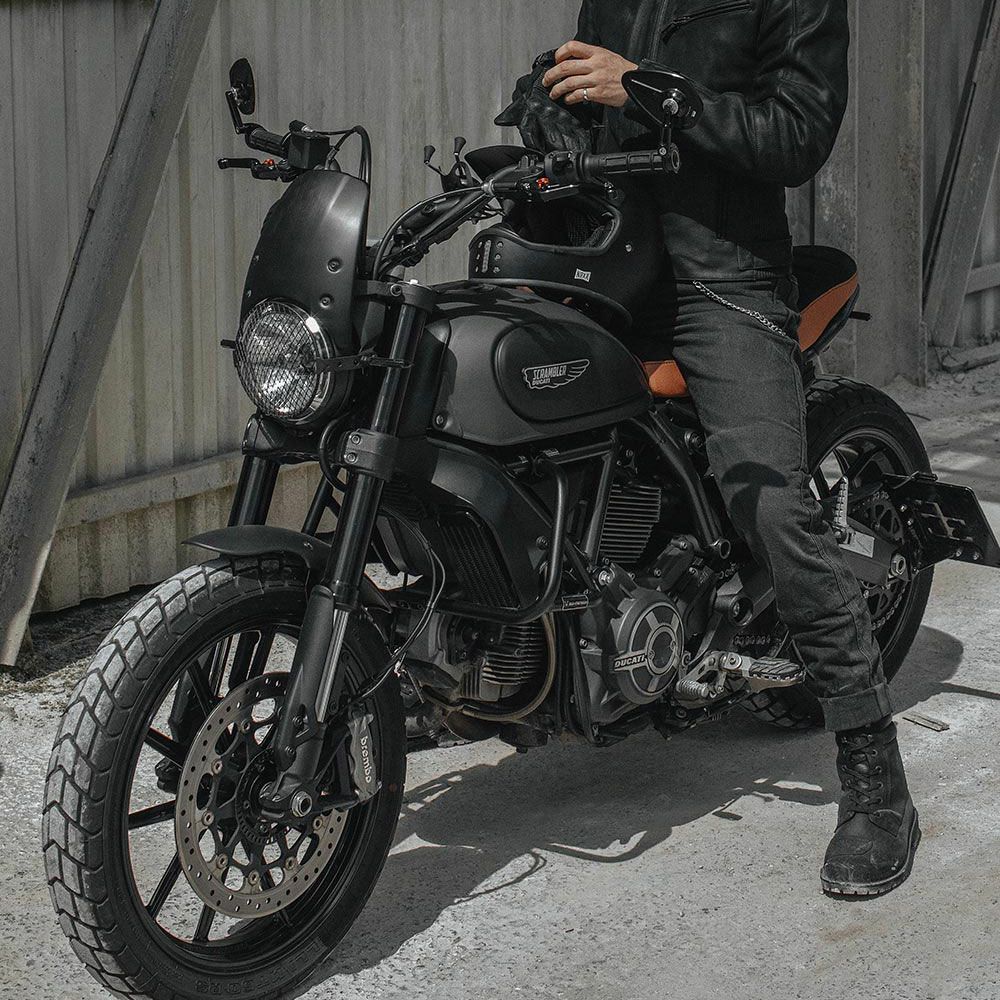 PANDO MOTO｜ボス DYN 01｜デニム｜ブラック｜モデル着用