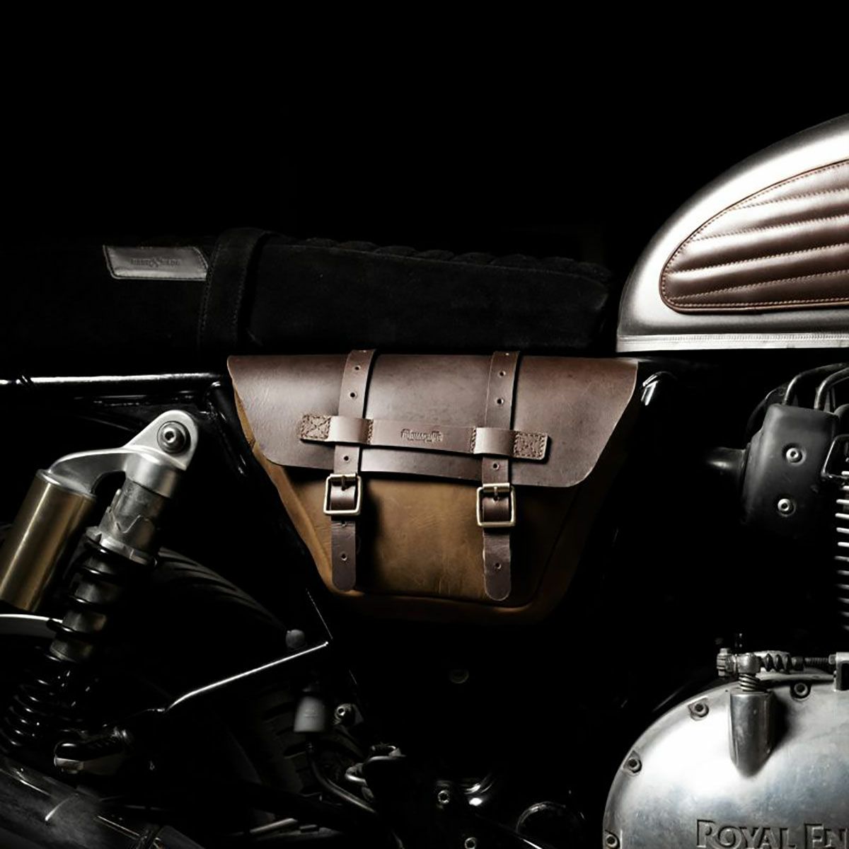 Trip Machine｜ウィングマン サイド パネル｜サイドバッグ｜タバコ｜使用イメージ