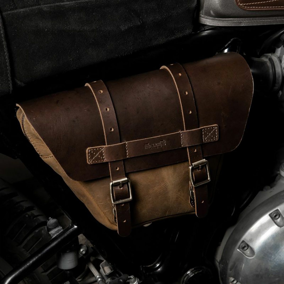 Trip Machine｜ウィングマン サイド パネル｜サイドバッグ｜タバコ｜使用イメージ