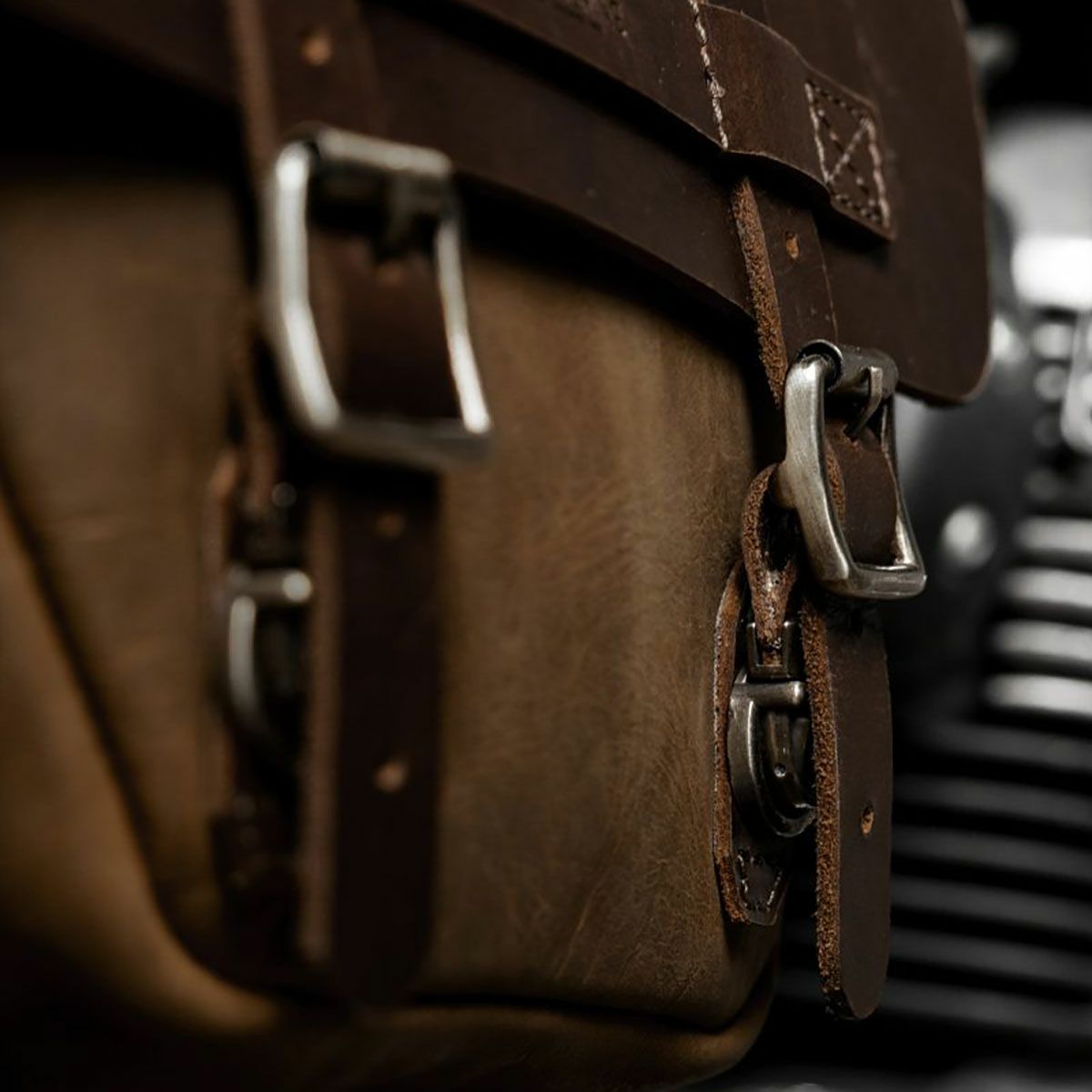 Trip Machine｜ウィングマン サイド パネル｜サイドバッグ｜タバコ｜使用イメージ