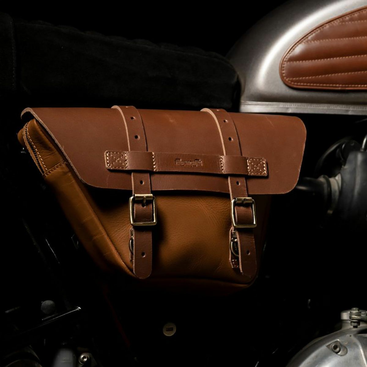 Trip Machine｜ウィングマン サイド パネル｜サイドバッグ｜ヴィンテージタン｜使用イメージ