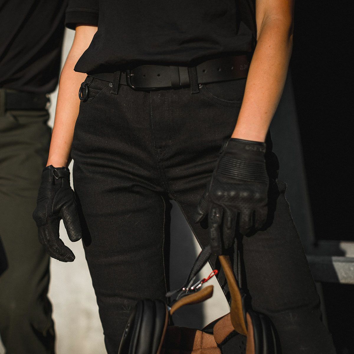 PANDO MOTO｜キッサキ Arm 01｜デニム｜モデル着用