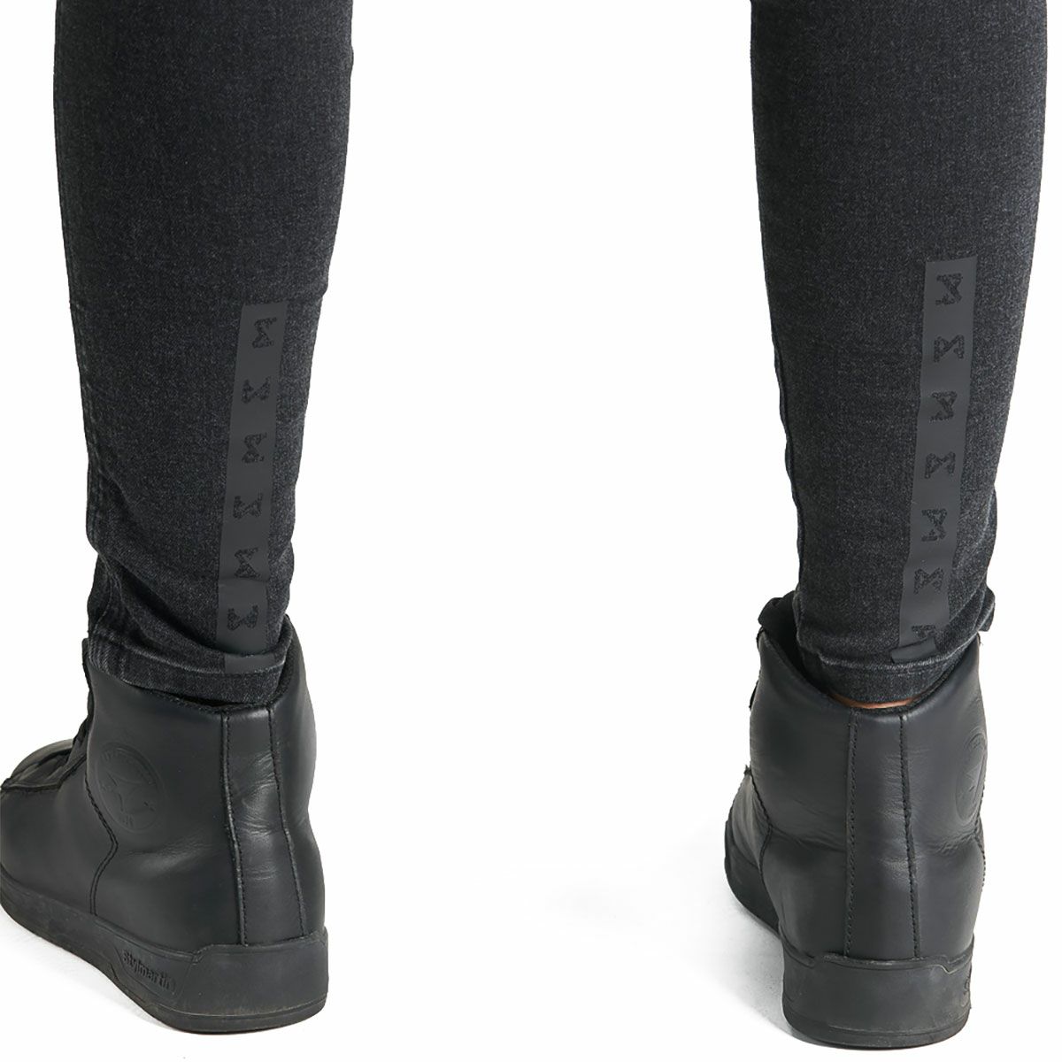 PANDO MOTO｜クサリ コア 01｜デニム｜ブラック｜モデル着用