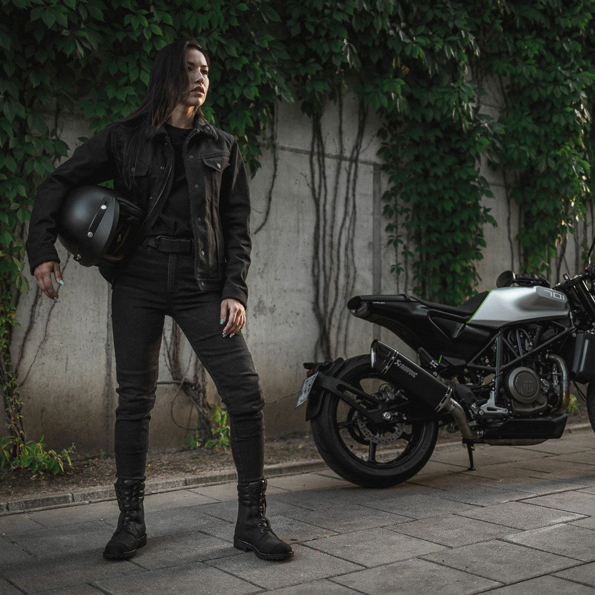 PANDO MOTO｜クサリ コア 01｜デニム｜ブラック｜モデル着用