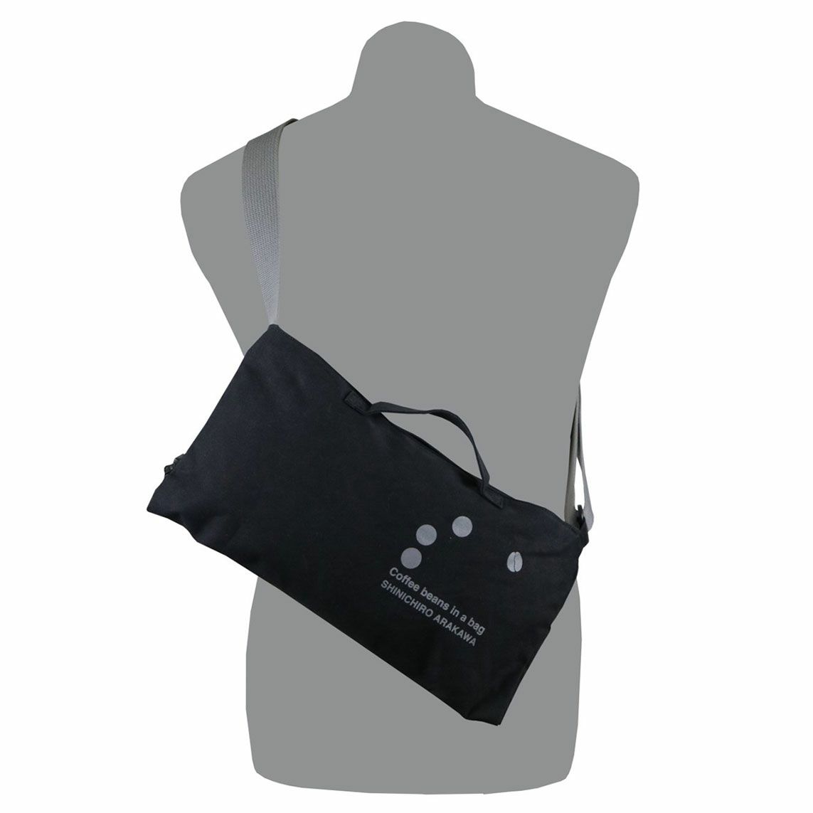 SHINICHIRO ARAKAWA｜コーヒー ビーンズ バッグ｜ショルダー｜ブラック｜使用イメージ