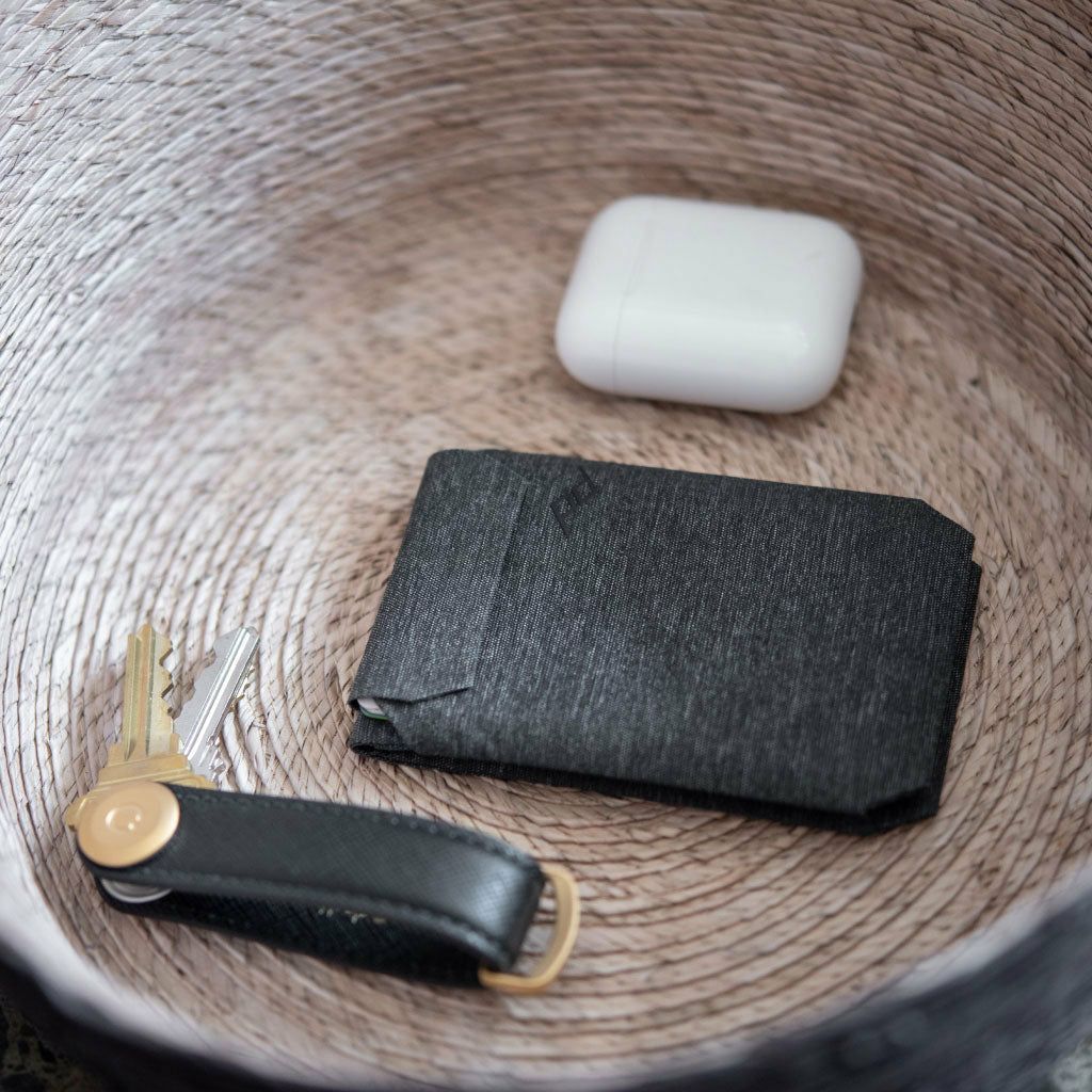 Peak Design｜スタンドウォレット｜その他雑貨｜チャコール｜使用イメージ