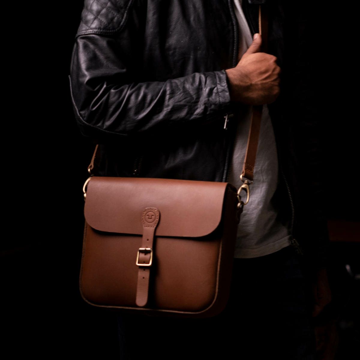 Trip Machine｜クラシック パニア｜ショルダー｜コニャック｜使用イメージ