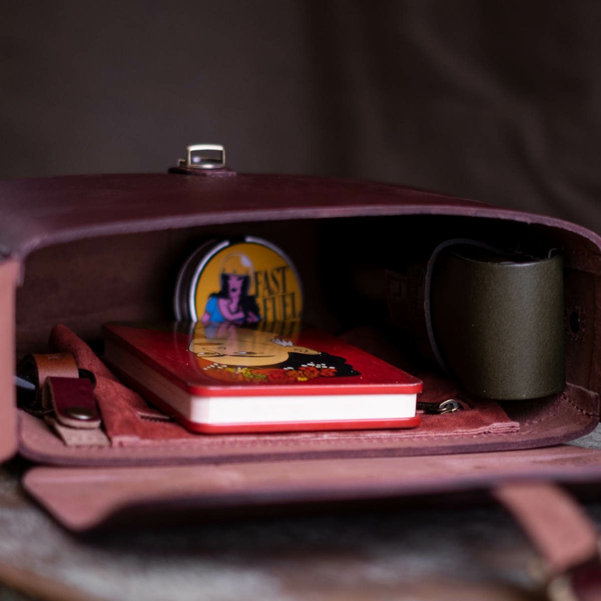 Trip Machine｜クラシック パニア｜ショルダー｜チェリーレッド｜使用イメージ