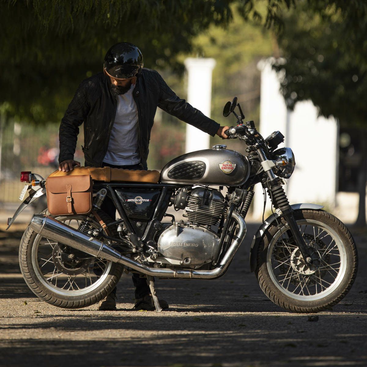 Trip Machine｜クラシック パニア｜ショルダー｜コニャック｜使用イメージ