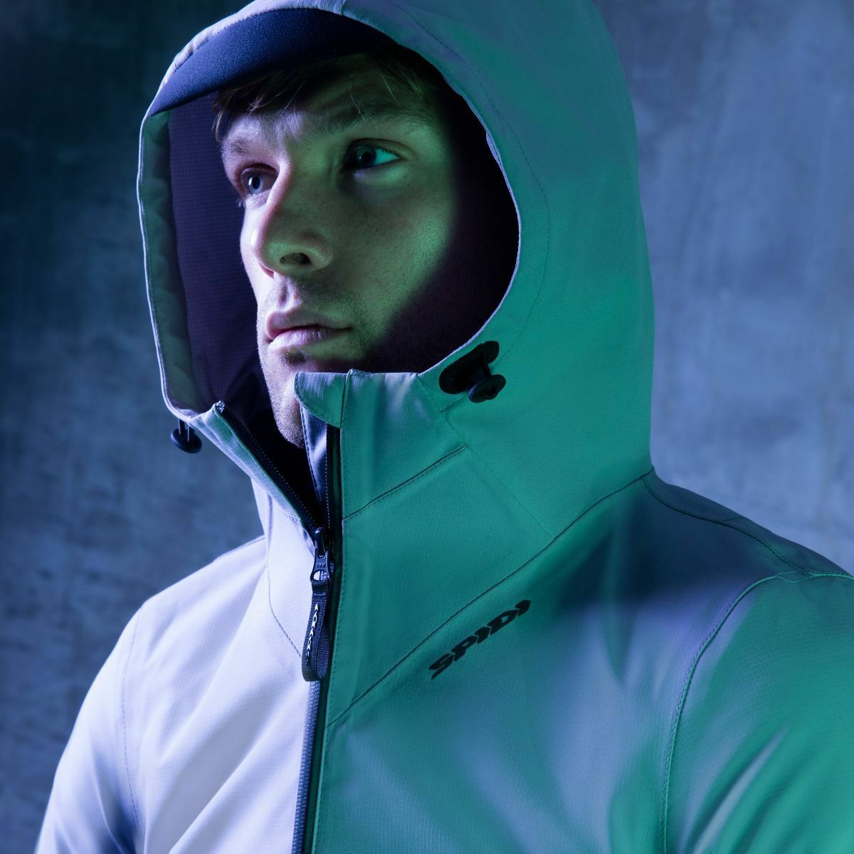 SPIDI｜フーディ シェル｜ファブリック｜ジンク｜モデル着用