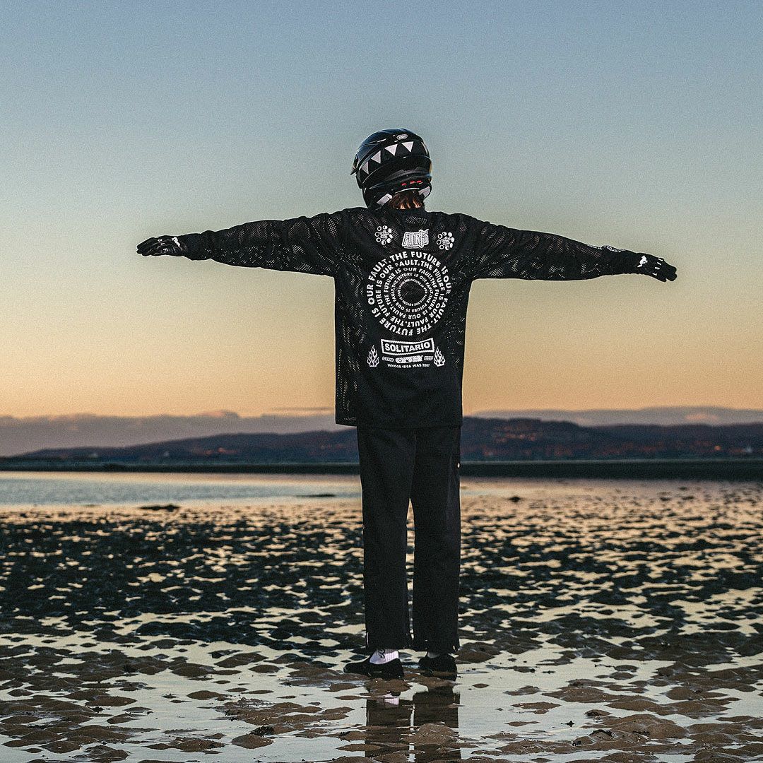 El Solitario｜ファンリス MX ヘビーデューティ ジャージ x オーナメントコニファー｜MXジャージ｜ブラック｜モデル着用