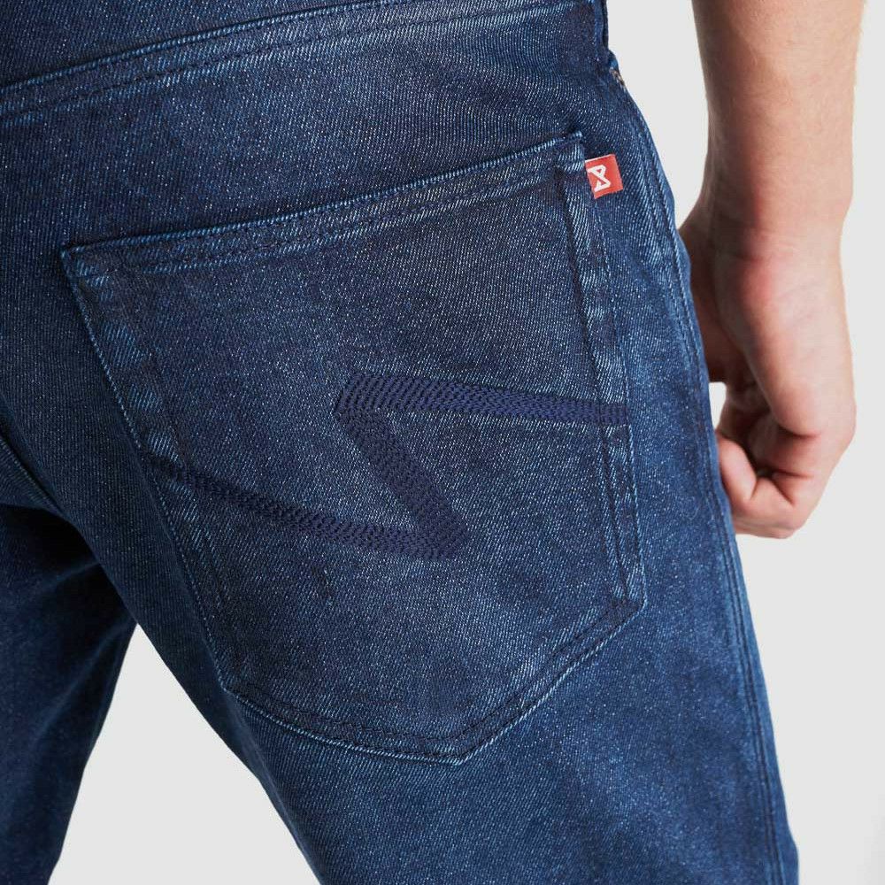 PANDO MOTO｜アーニー スリム ブルー｜デニム｜ブルー｜モデル着用