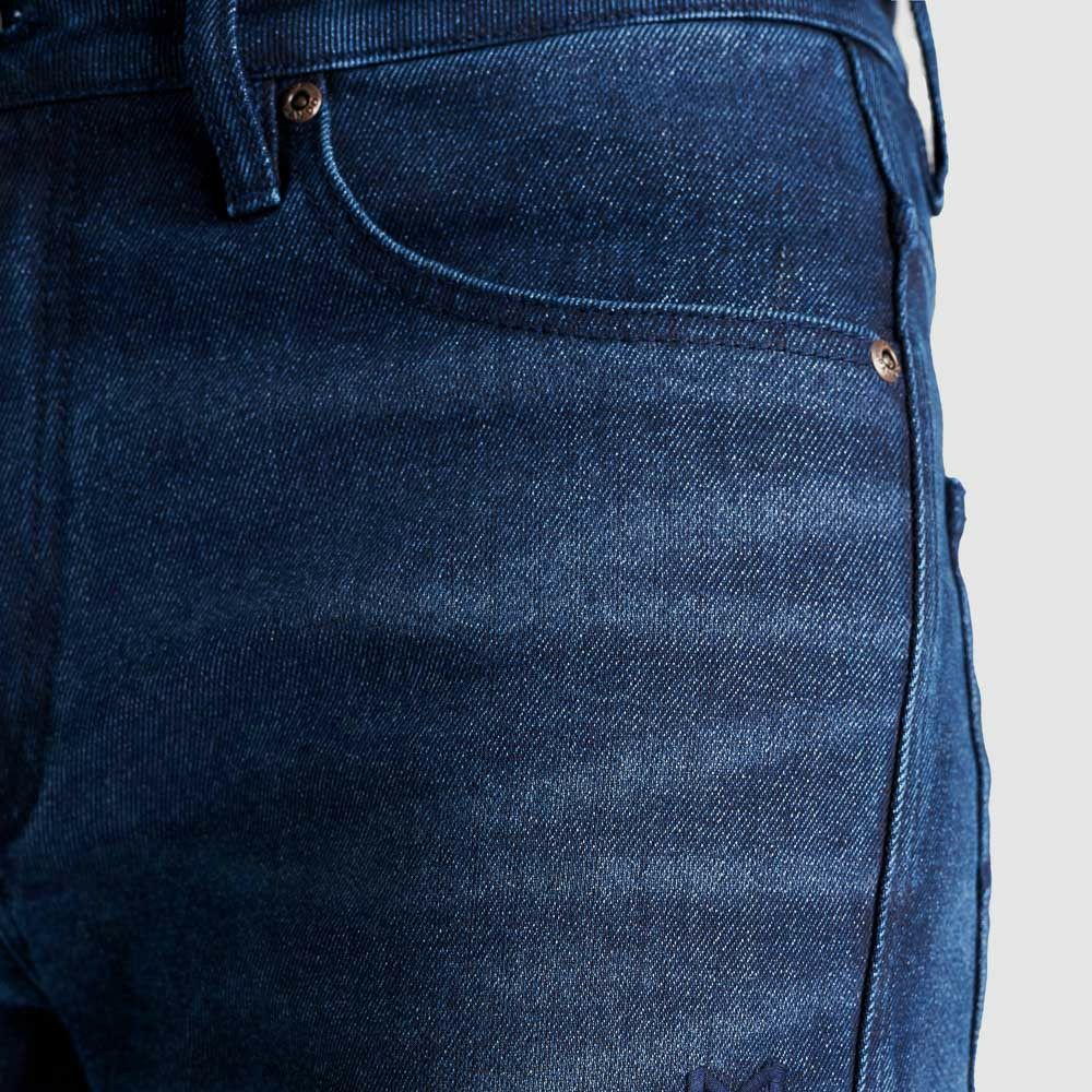 PANDO MOTO｜アーニー スリム ブルー｜デニム｜ブルー｜モデル着用