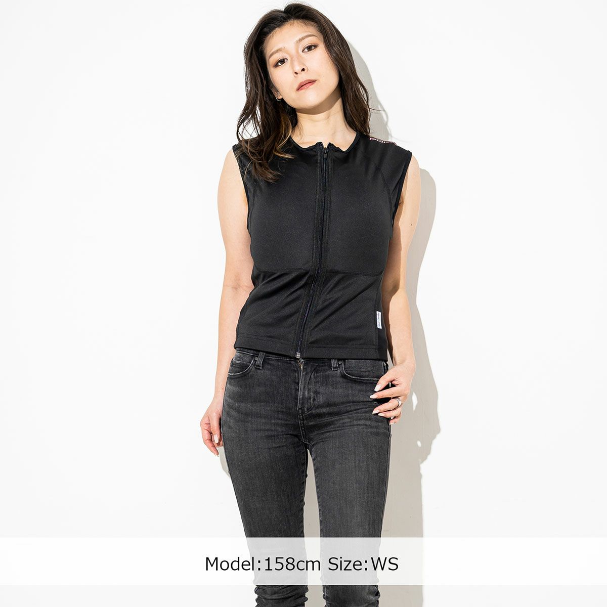 POi DESIGNS｜ウーマン ガード インナー ベスト CE｜アンダーウェア｜ブラック｜モデル着用