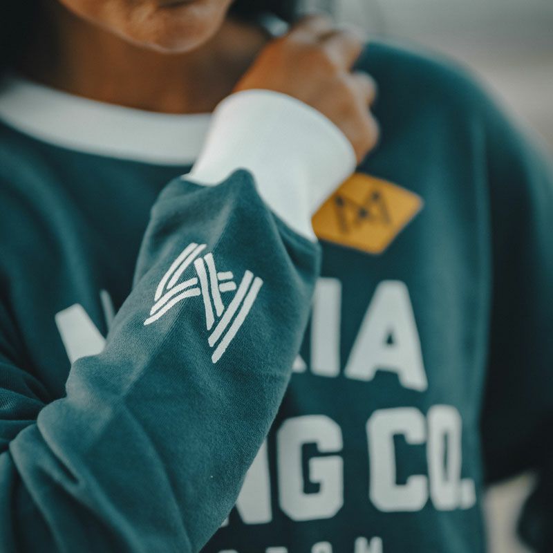 Maria Riding Company｜ブラーヴァ ウーマン スウェットシャツ｜ネイビーブルー｜モデル着用