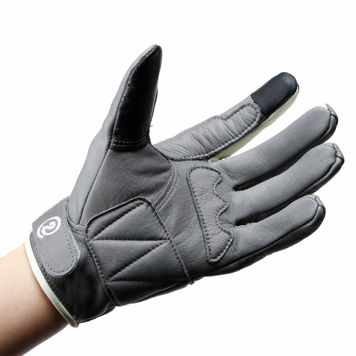 SHINICHIRO ARAKAWA｜アルピ リカモ｜3シーズン｜グレー×ホワイト｜モデル着用