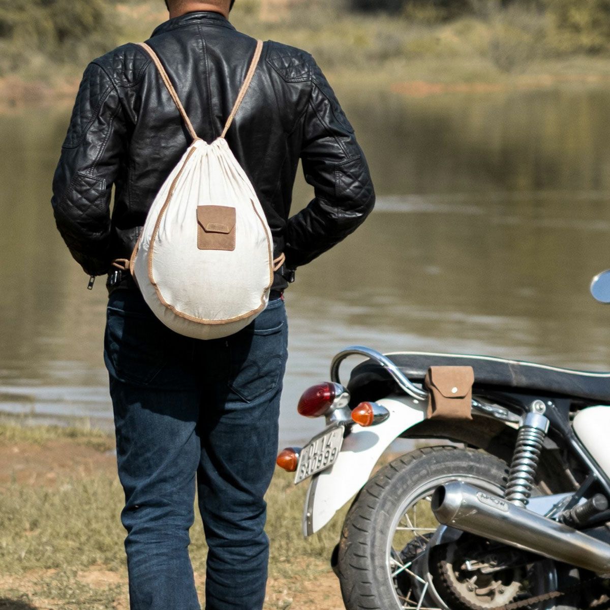 Trip Machine｜トゥルーパー ヘルメット バッグ｜その他バッグ｜タバコブラウン｜使用イメージ