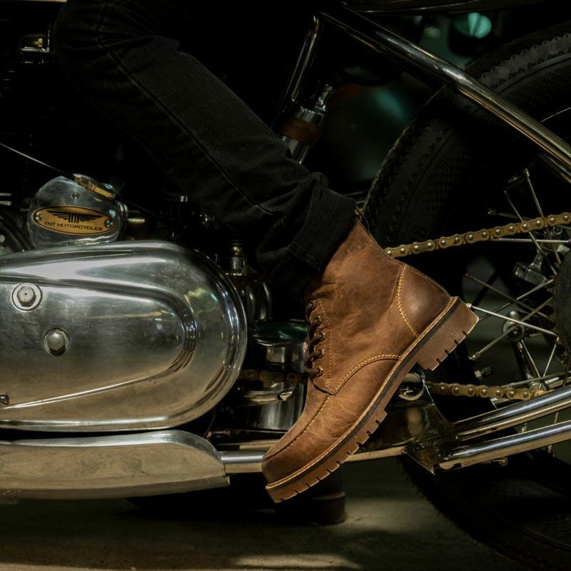 Trip Machine｜ブーツ モックトゥー｜ブーツタイプ｜タバコブラウン｜モデル着用