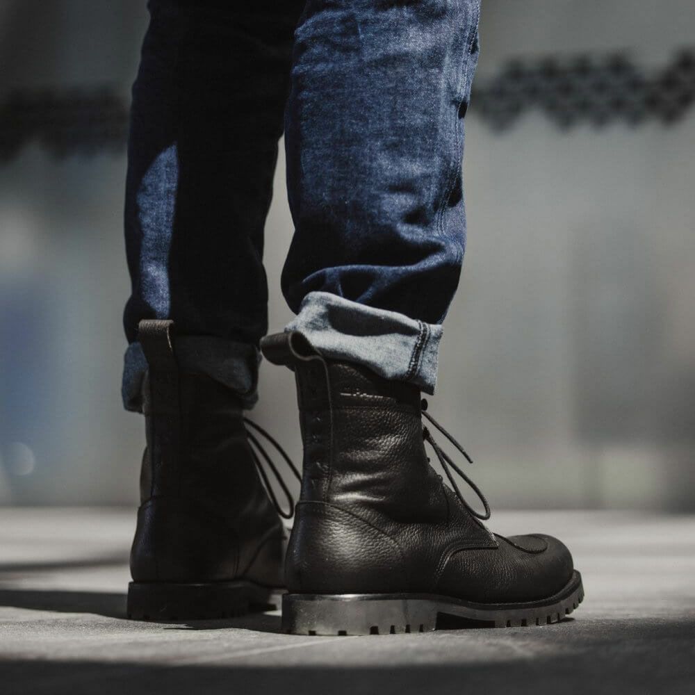 PANDO MOTO｜タビ ブーツ｜ブーツタイプ｜ブラック｜モデル着用