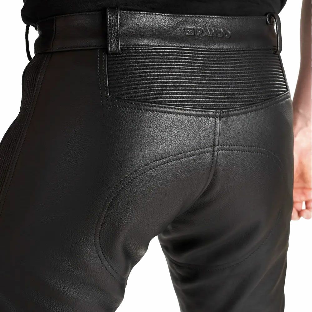 PANDO MOTO｜カタナ スリム｜レザー｜ブラック｜モデル着用