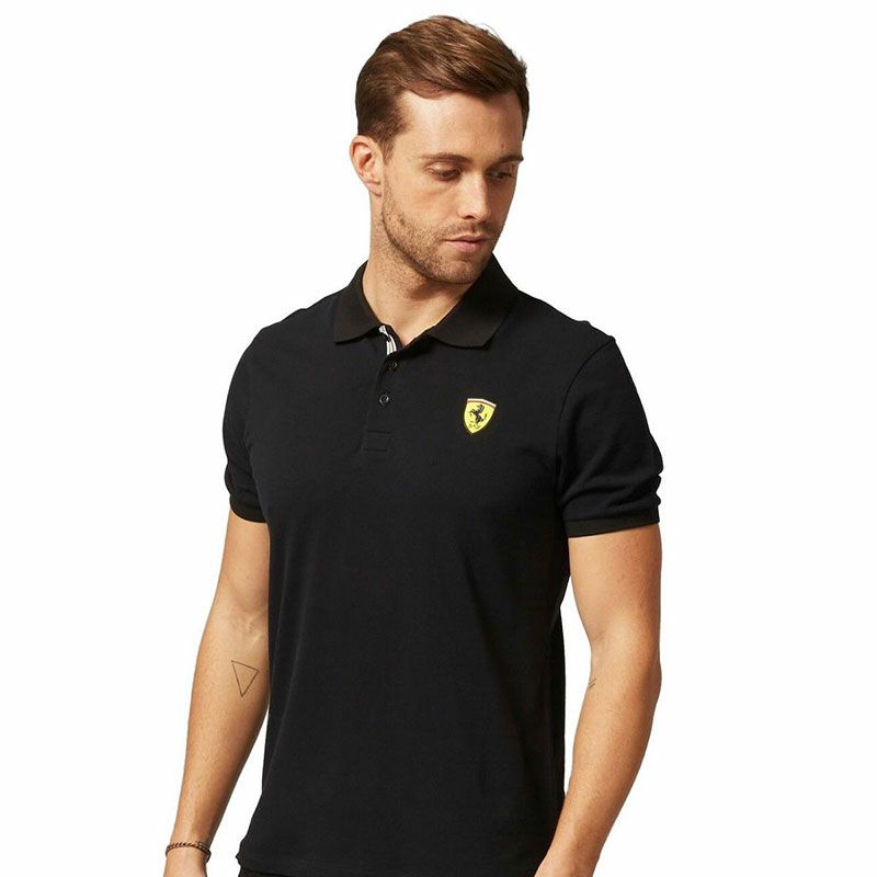 Ferrari｜スクーデリア フェラーリ クラシック ロゴ ポロ｜ポロシャツ｜ブラック｜モデル着用