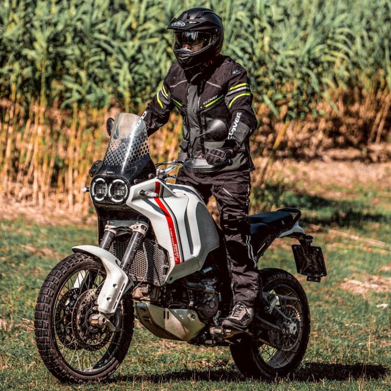 Stylmartin｜ヴェルティゴ エアー｜スニーカータイプ｜グレー｜モデル着用