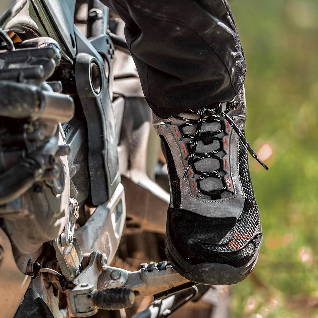 Stylmartin｜ヴェルティゴ エアー｜スニーカータイプ｜グレー｜モデル着用