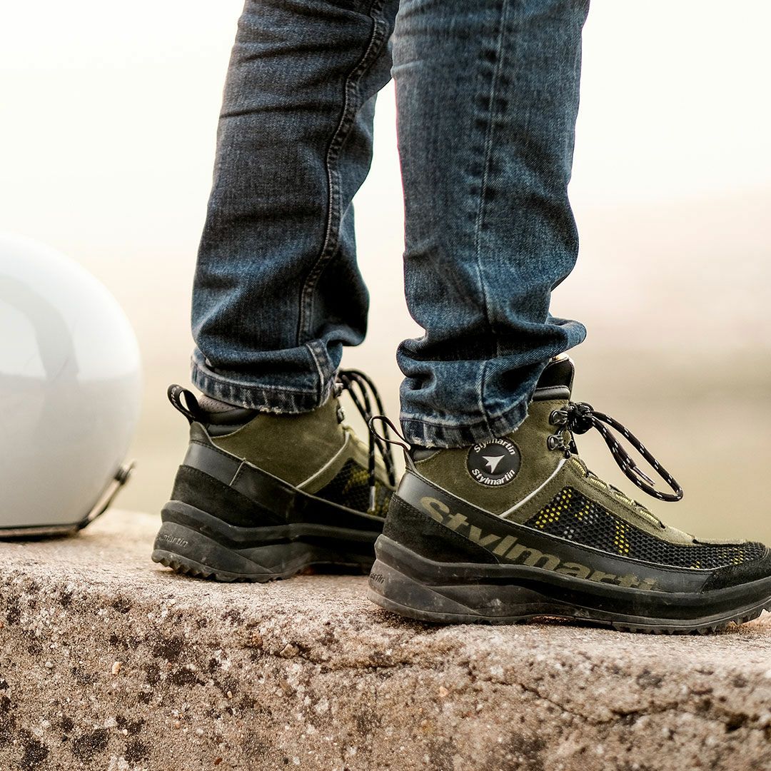 Stylmartin｜ヴェルティゴ エアー｜スニーカータイプ｜マッド｜モデル着用