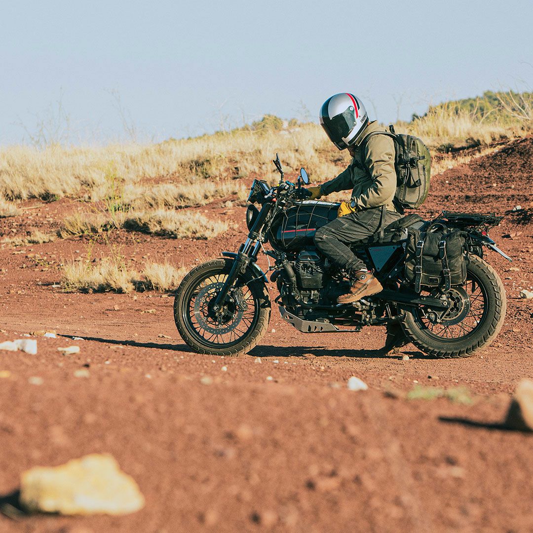 Stylmartin｜ヴェルティゴ WP｜スニーカータイプ｜ブラウン｜モデル着用