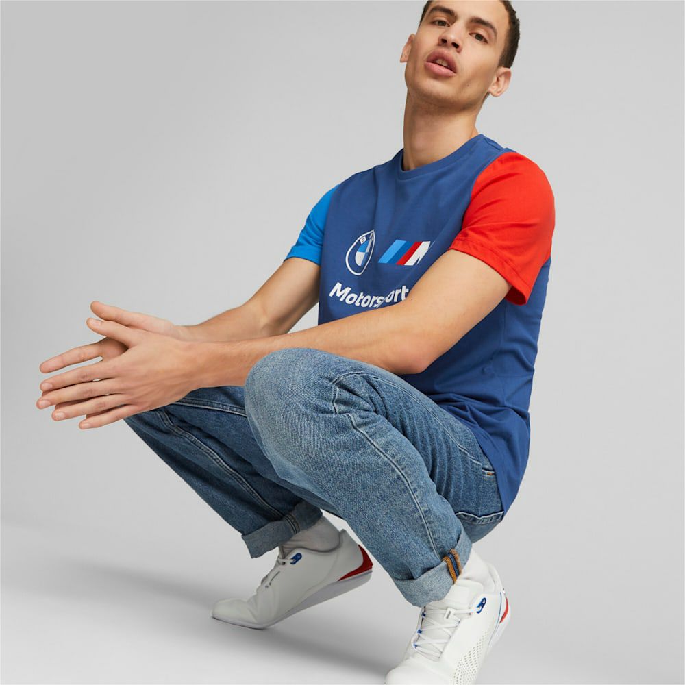 BMW PUMA｜BMW MMS ESS ロゴ Tシャツ｜ダークブルー｜モデル着用