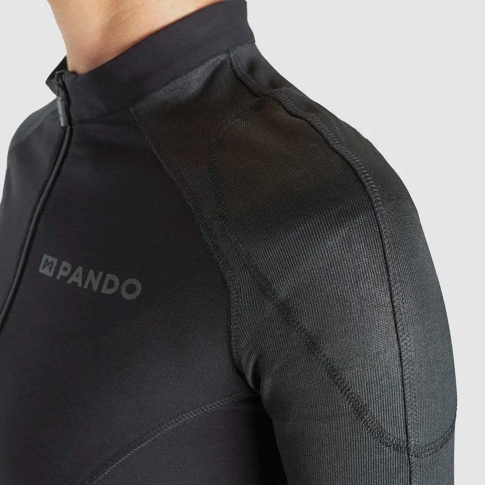 PANDO MOTO｜シェル WW ブラック｜アンダーウェア｜ブラック｜モデル着用