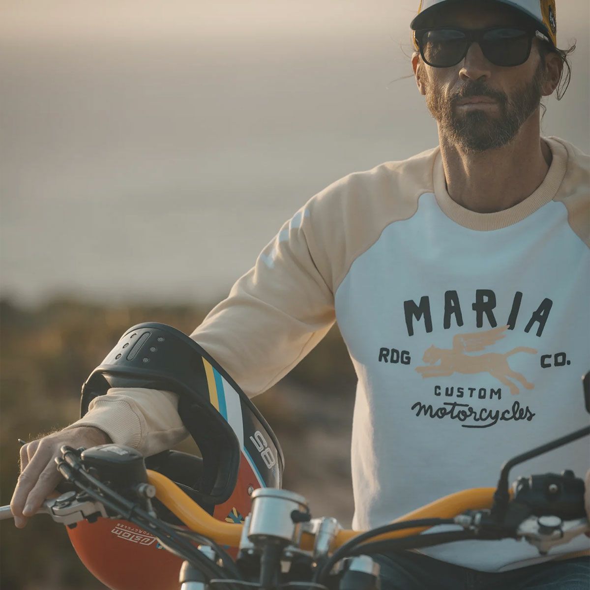 Maria Riding Company｜ドリフター サマー スウェットシャツ｜イエロー×ホワイト｜モデル着用