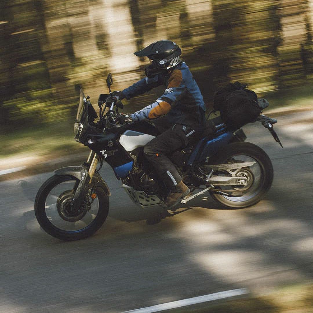 Fuel Motorcycles｜アストレイル パンツ｜その他パンツ｜ダークグレー｜モデル着用