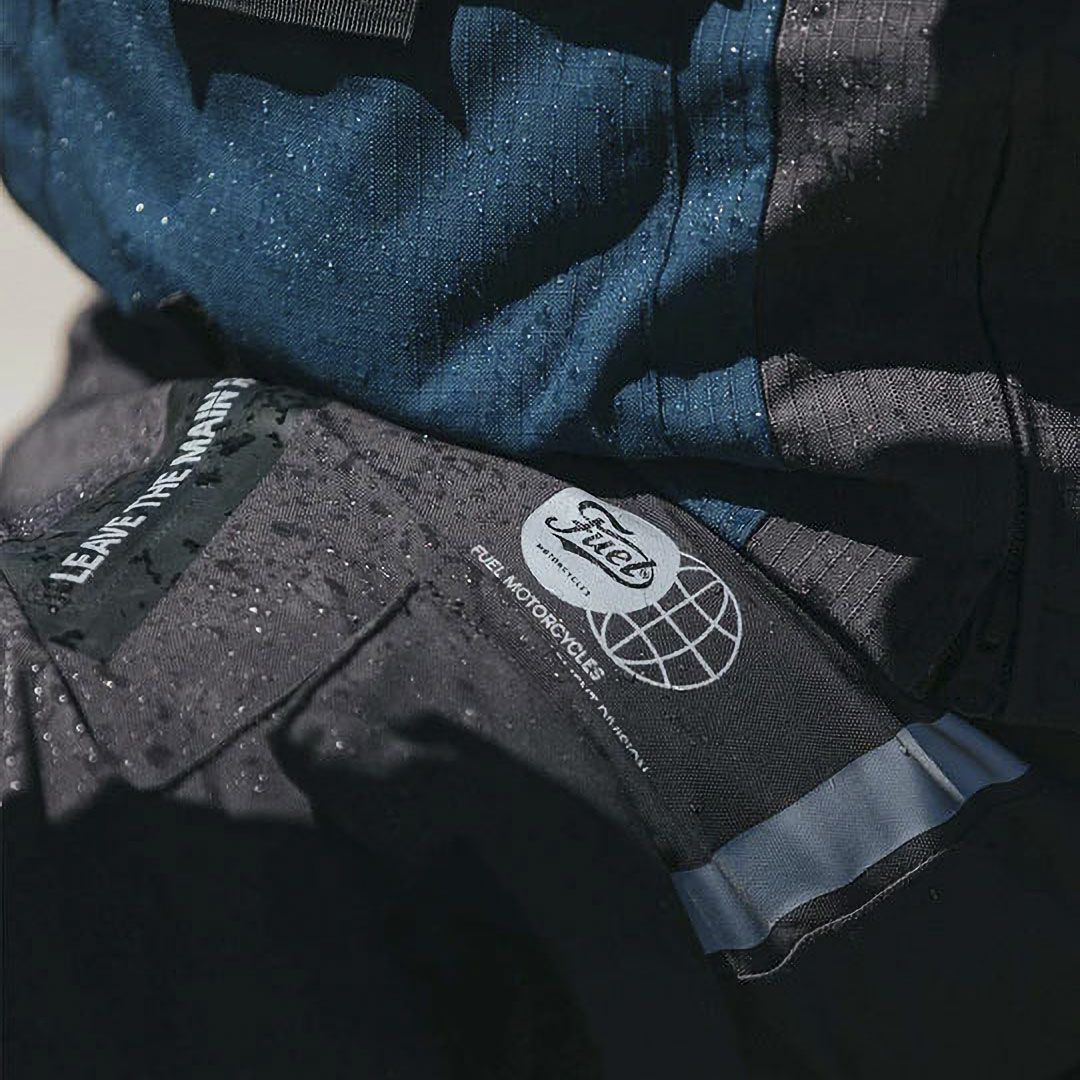 Fuel Motorcycles｜アストレイル パンツ｜その他パンツ｜ダークグレー｜モデル着用