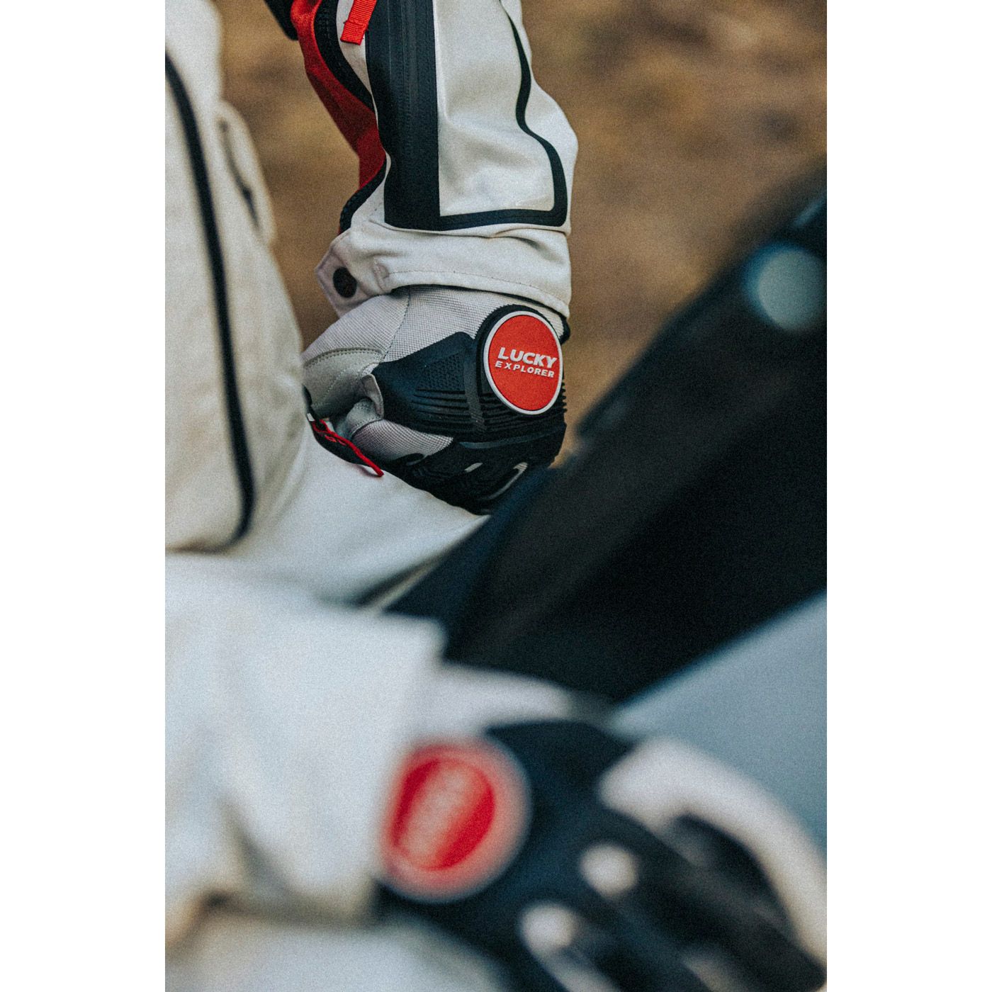 Fuel Motorcycles｜アストレイル グローブ｜3シーズン｜ラッキーエクスプローラー｜モデル着用