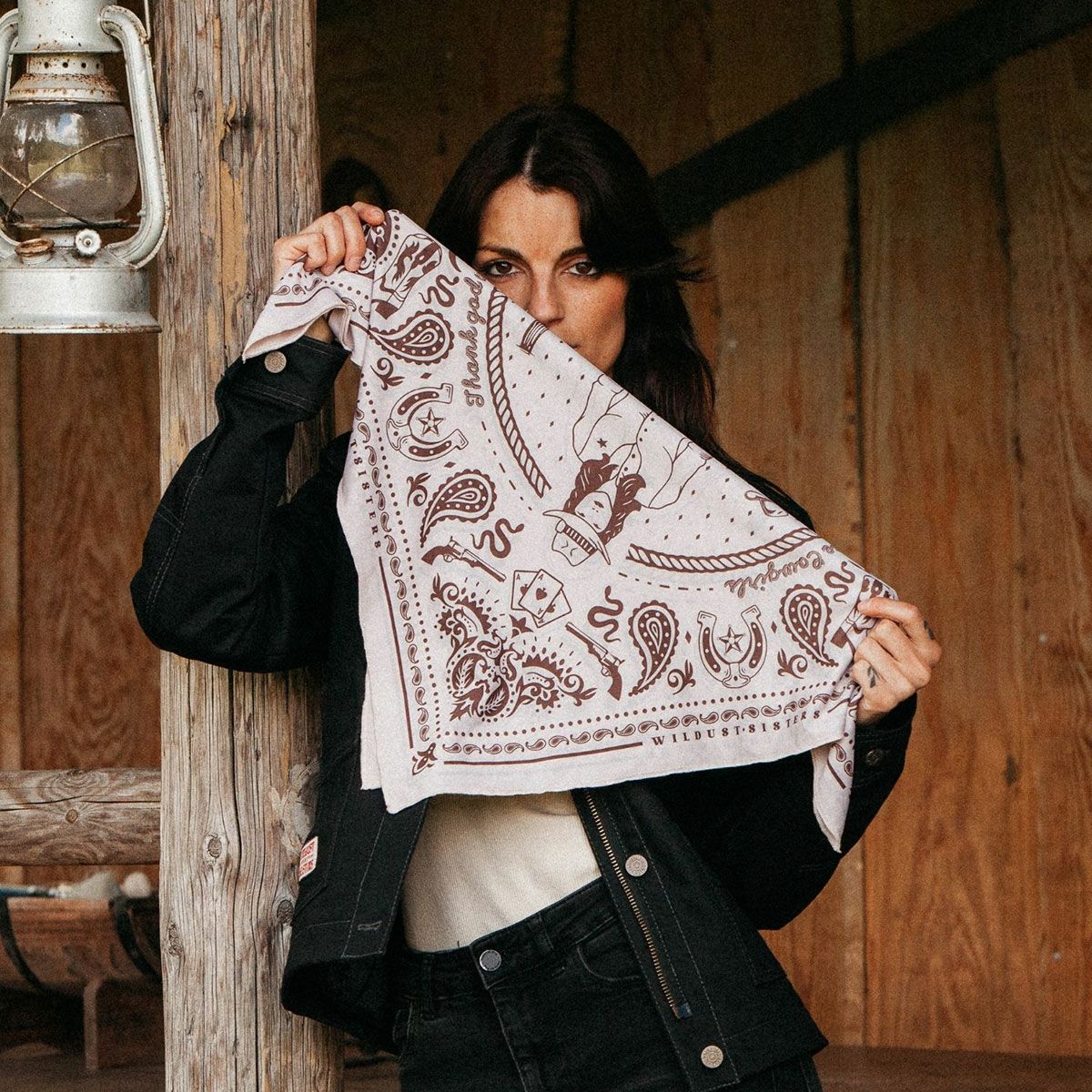 WILDUST｜モト スカーフ｜その他雑貨｜Moto Therapy｜モデル着用