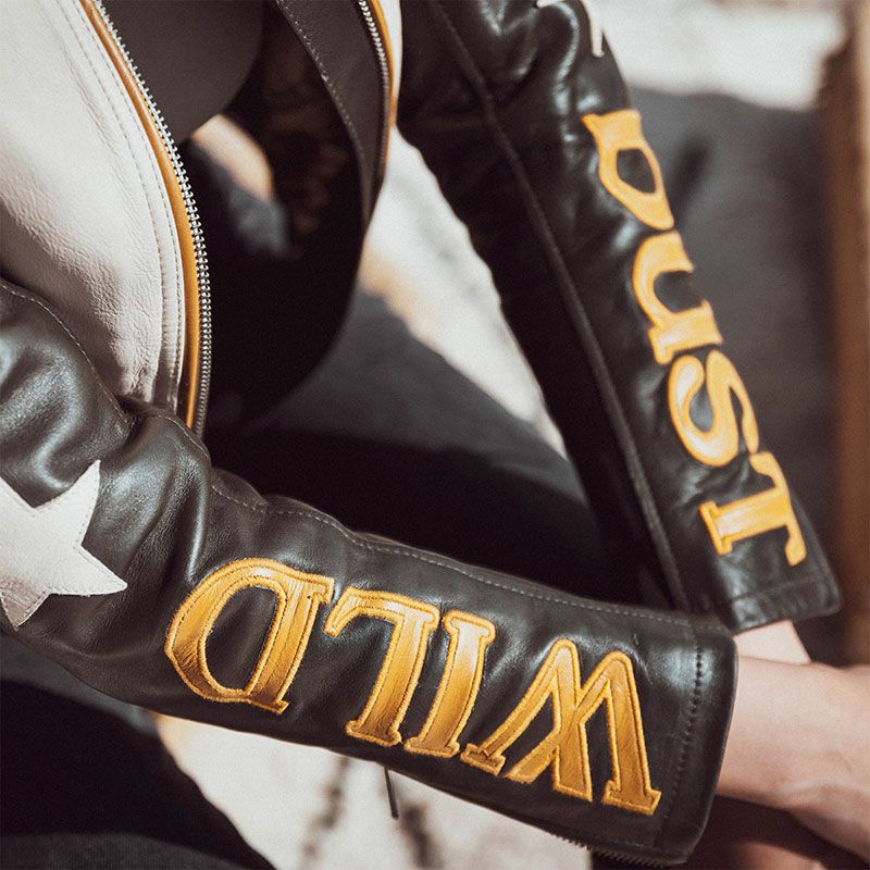 WILDUST｜スター ＆ ストライプ レザー ジャケット｜レザー｜カーキ｜モデル着用