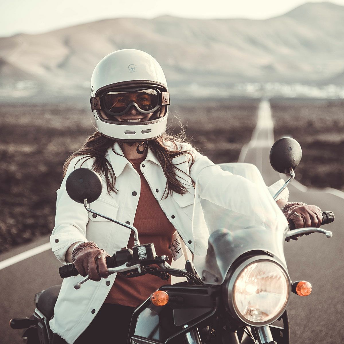 WILDUST｜アーマリス モト ジャケット｜ファブリック｜ホワイト｜モデル着用