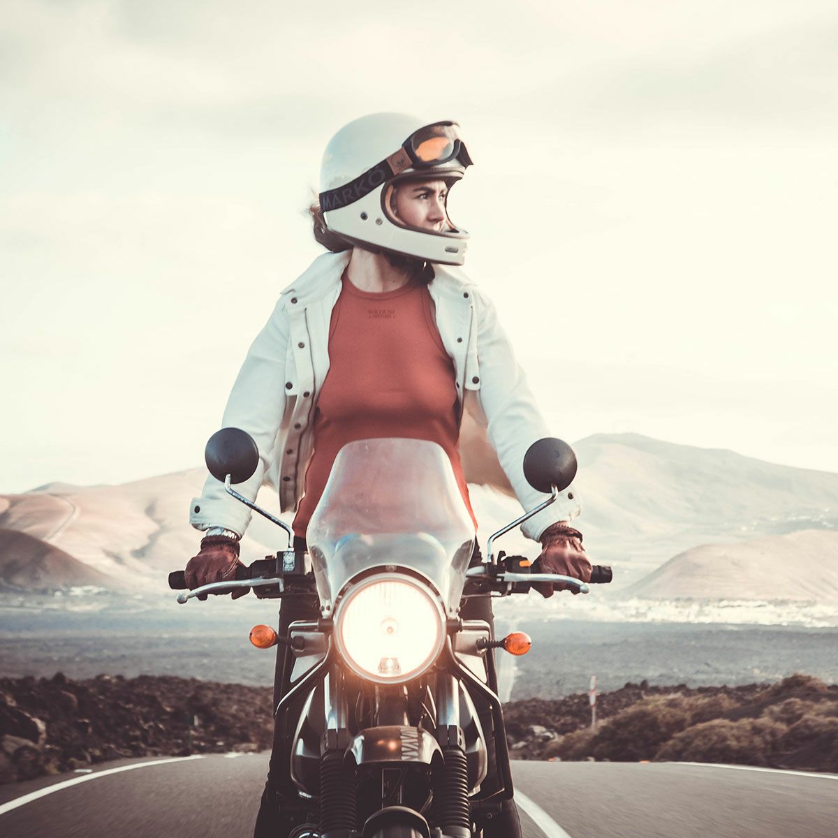 WILDUST｜アーマリス モト ジャケット｜ファブリック｜ホワイト｜モデル着用